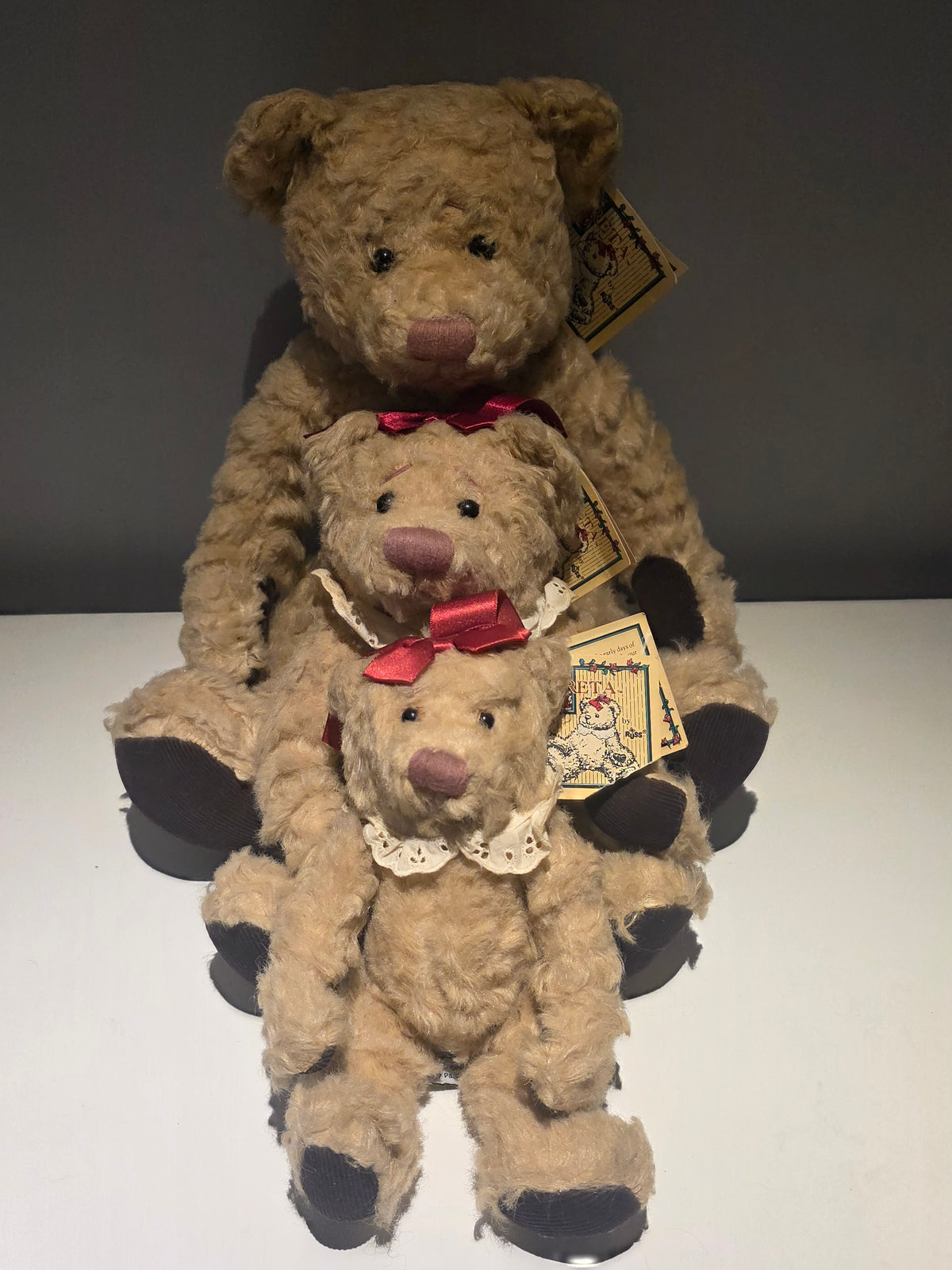 Vintage Russ “Retama” Teddy Bear Family – Set of Three Bears with Original Tags
